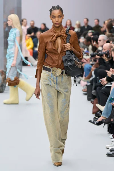 Look 28